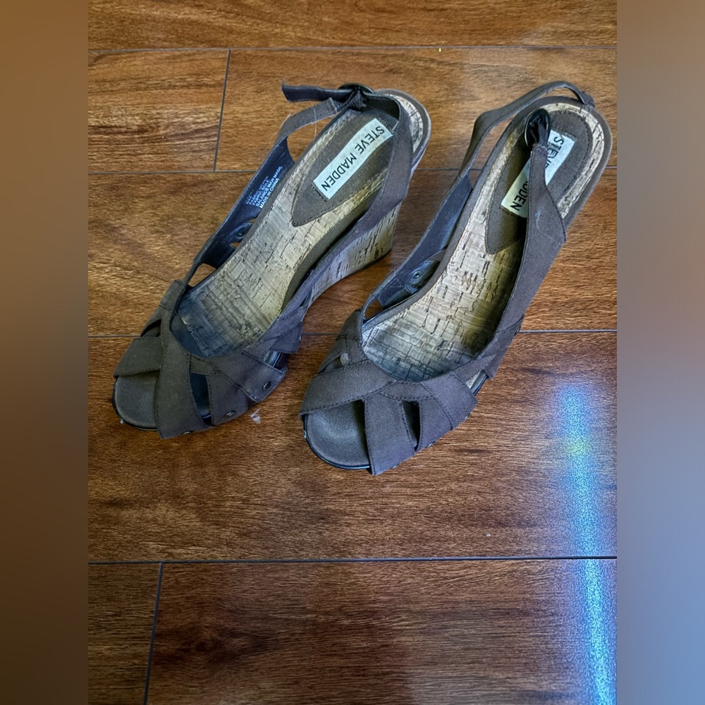 Steve Madden brown heels
Size- 6,6.5,7